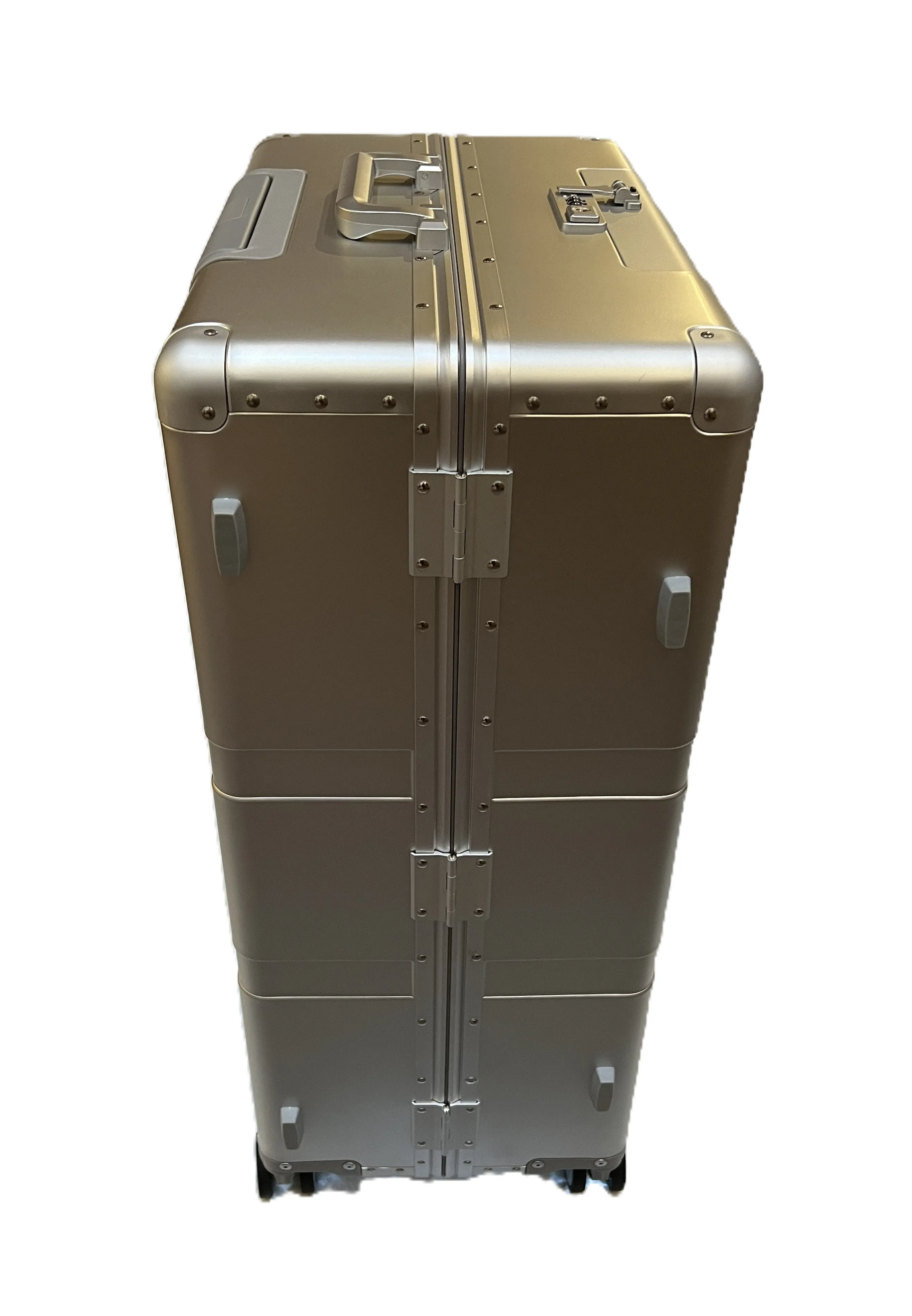 30" Leisure Traveler Check Aboard
