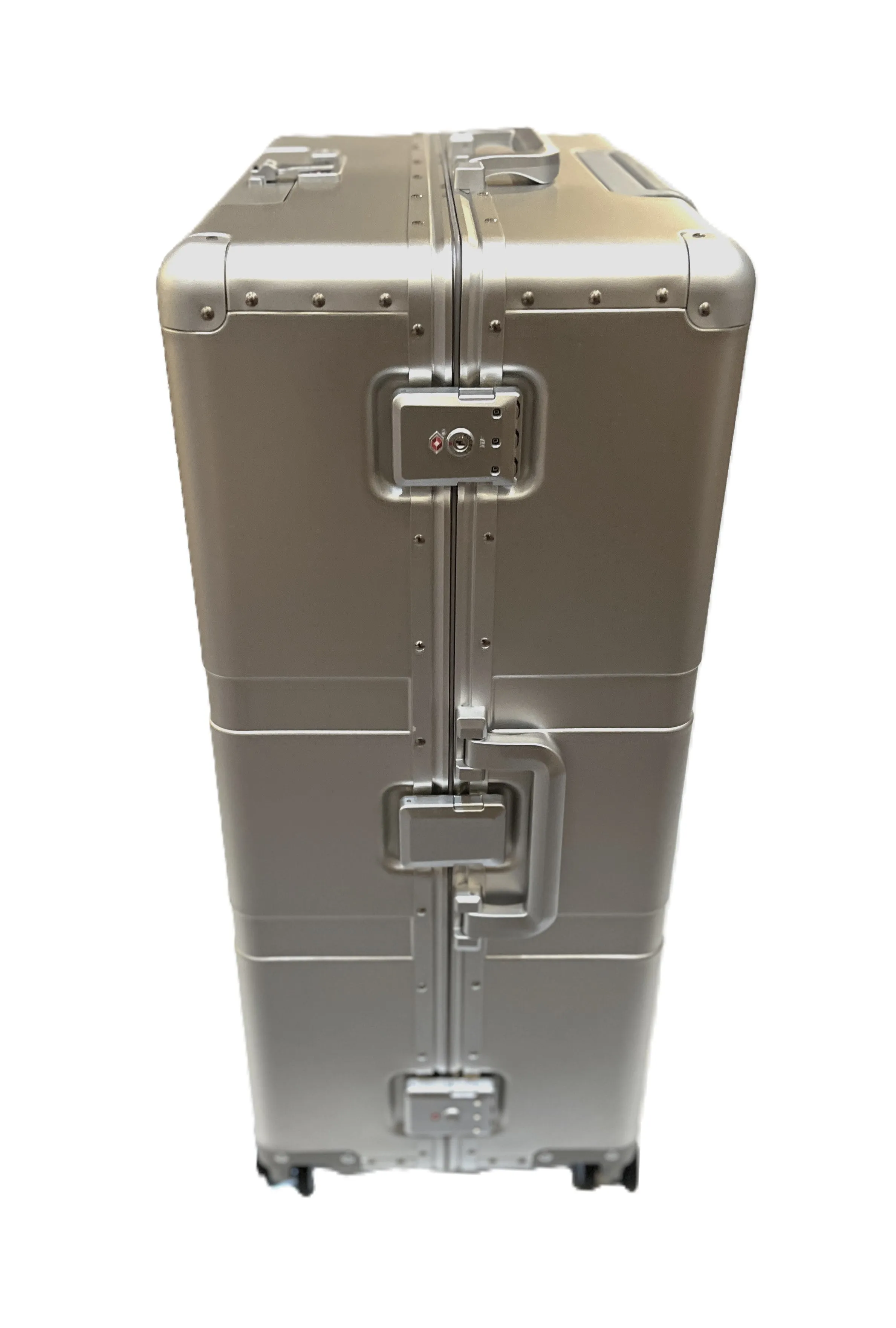 30" Leisure Traveler Check Aboard