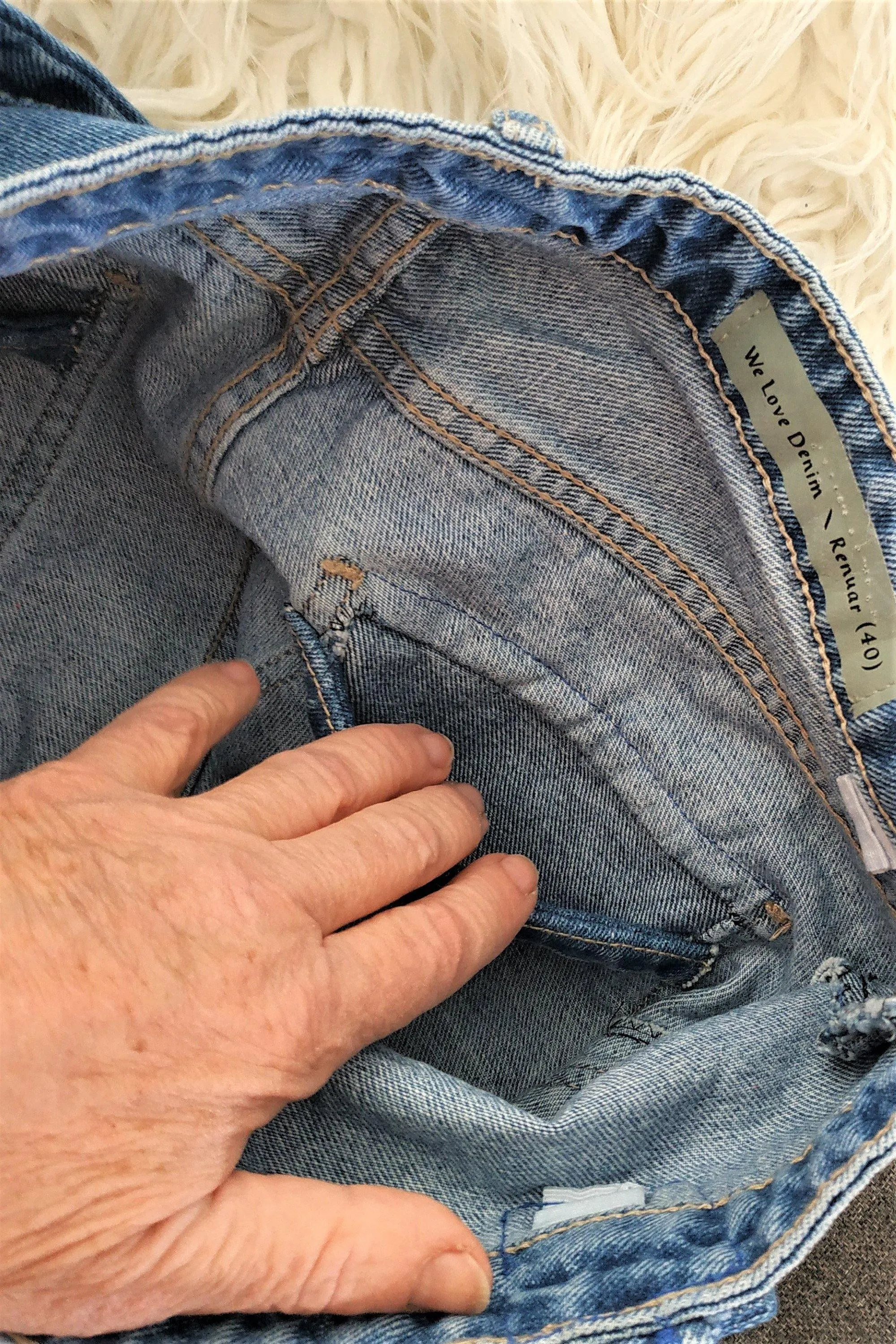 Denim tote bag with two outer and two inner pockets